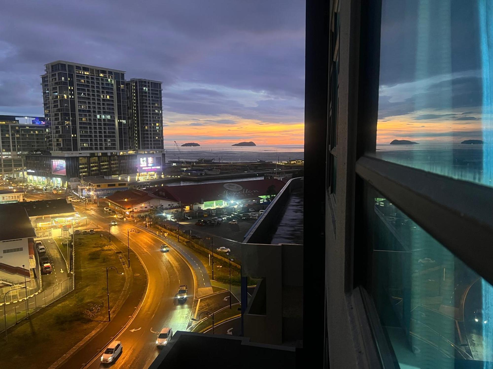 Botiza Suites At Jesselton Quay Kota Kinabalu Rom bilde